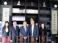 中國人民大學代表團: 中大副校長鄭振耀教授（右二）與中國人民大學代表團會晤